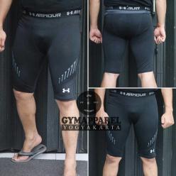 Legging Pendek Olahraga Under Armour Compress